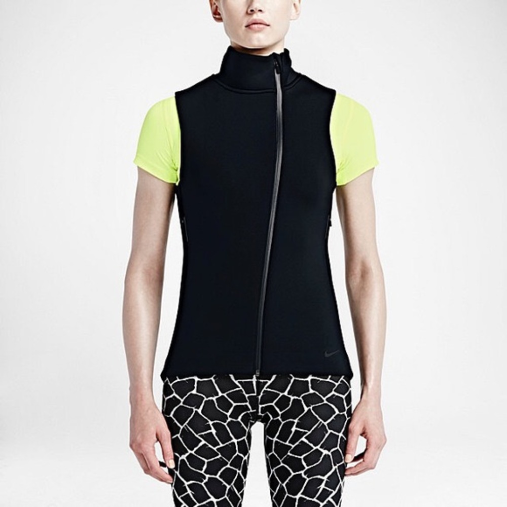 Nike therma-fit asymmetrical vest, size small
